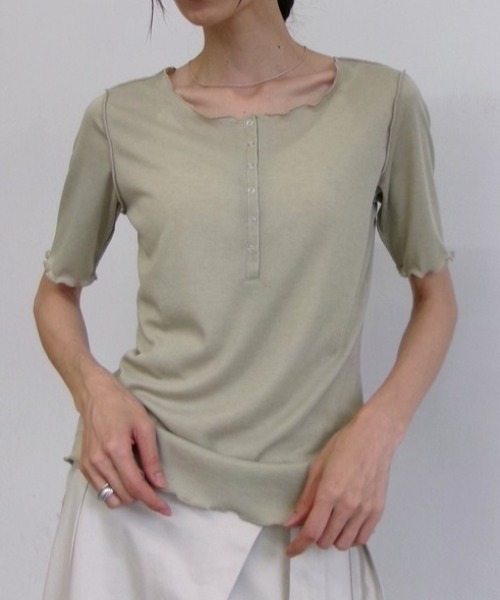 ANF.MUU(アンフムー)の「メローデザインヘンリーネックシアートップス(Tシャツ/カットソー・レディース・グレー/アイボリー/ブラック/ライトグリーン/ピンク・FREE)」の5枚目の写真