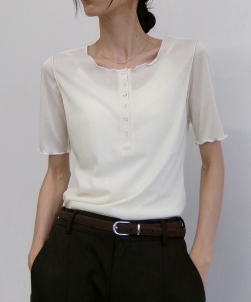 ANF.MUU(アンフムー)の「メローデザインヘンリーネックシアートップス(Tシャツ/カットソー・レディース・グレー/アイボリー/ブラック/ライトグリーン/ピンク・FREE)」の3枚目の写真