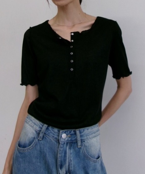 ANF.MUU(アンフムー)の「メローデザインヘンリーネックシアートップス(Tシャツ/カットソー・レディース・グレー/アイボリー/ブラック/ライトグリーン/ピンク・FREE)」の1枚目の写真