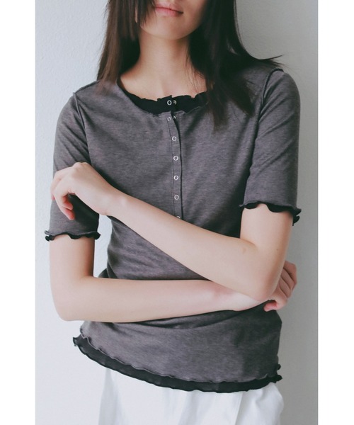 ANF.MUU(アンフムー)の「メローデザインヘンリーネックシアートップス(Tシャツ/カットソー・レディース・グレー/アイボリー/ブラック/ライトグリーン/ピンク・FREE)」の7枚目の写真