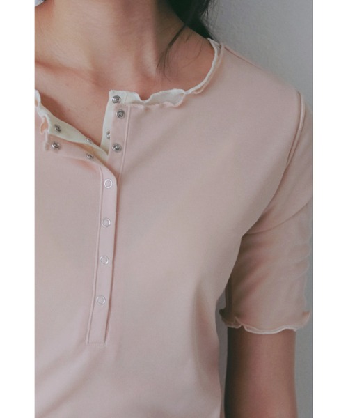 ANF.MUU(アンフムー)の「メローデザインヘンリーネックシアートップス(Tシャツ/カットソー・レディース・グレー/アイボリー/ブラック/ライトグリーン/ピンク・FREE)」の15枚目の写真