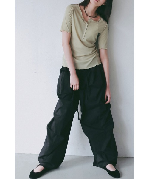 ANF.MUU(アンフムー)の「メローデザインヘンリーネックシアートップス(Tシャツ/カットソー・レディース・グレー/アイボリー/ブラック/ライトグリーン/ピンク・FREE)」の18枚目の写真