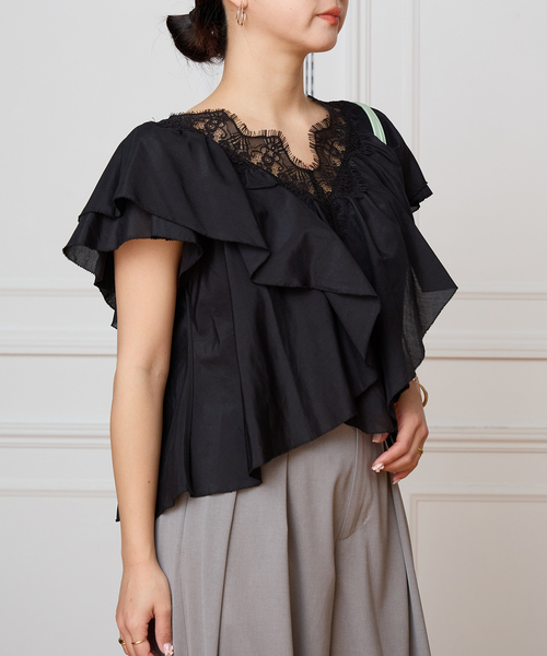 IENA LA BOUCLE（イエナラブークル）の「IENA LA BOUCLE レース Vネックブラウス（シャツ/ブラウス・レディース・ホワイト/ブラック・FREE）」の6枚目の写真