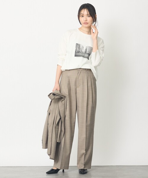 abahouse mavie(アバハウスマヴィ)の「【1枚でサマになる】フォトロンT(Tシャツ/カットソー・レディース・チャコールグレー/ホワイト・フリー)」の4枚目の写真