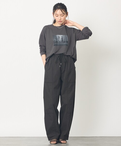 abahouse mavie(アバハウスマヴィ)の「【1枚でサマになる】フォトロンT(Tシャツ/カットソー・レディース・チャコールグレー/ホワイト・フリー)」の7枚目の写真