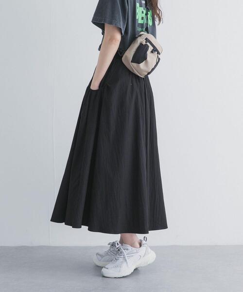 URBAN RESEARCH DOORS(アーバンリサーチドアーズ)の「撥水ポケットギャザースカート(スカート・レディース・ブラック/ライトカーキ・FREE)」の4枚目の写真