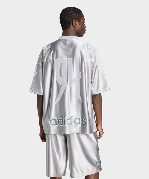 adidas(アディダス)の「adidas/アディダス ADILENIUM シーズン 5 エキップメント ジャージ ゲームTシャツ ユニフォーム風 サッカーT サテン風 秋 秋服 2026年秋冬(Tシャツ/カットソー・メンズ・ブラック/シルバー・M/L/XL)」の4枚目の写真