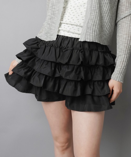 SPINNS(スピンズ)の「フリルティアードショートパンツ(その他パンツ・レディース・ホワイト/ブラック・ONESIZE)」の17枚目の写真