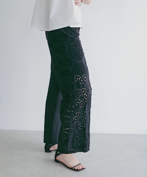 MANOF(マノフ)の「CUT WORK LACE PANTS(その他パンツ・レディース・ホワイト/ブラック・S/M)」の1枚目の写真