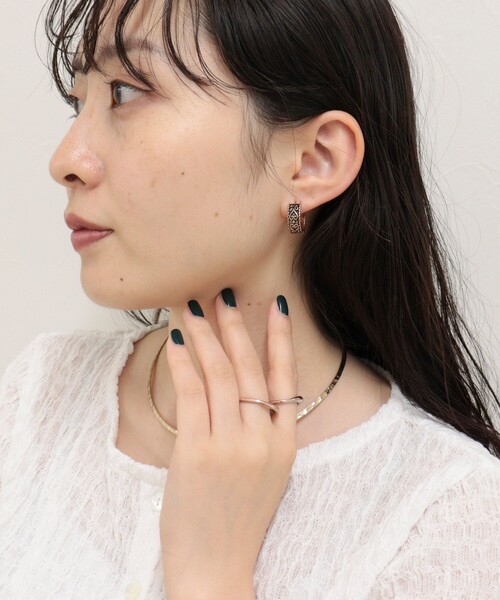 fredy emue(フレディエミュ)の「アンティークハート刻印フープピアス(ピアス(両耳用)・レディース・シルバー/ゴールド・FREE)」の4枚目の写真