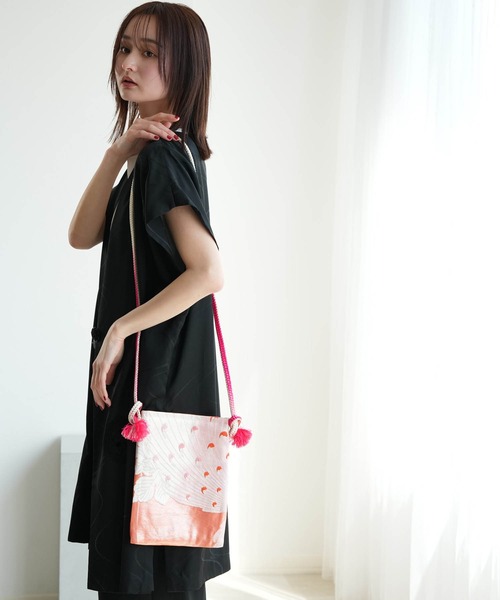 utatane(ウタタネ)の「帯リメイク maison utatane ショルダーバッグ 風を待つ大菊(ショルダーバッグ・レディース・サーモンピンク・FREE)」の2枚目の写真