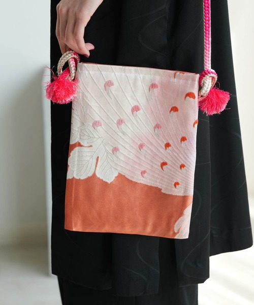 utatane(ウタタネ)の「帯リメイク maison utatane ショルダーバッグ 風を待つ大菊(ショルダーバッグ・レディース・サーモンピンク・FREE)」の3枚目の写真