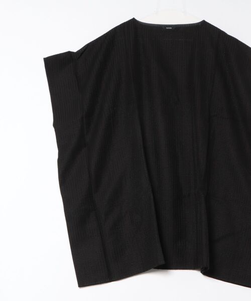 Bshop(ビショップ)の「eunoia|ボートネックポンチョ WOMEN(シャツ/ブラウス・レディース・ブラック・ONE)」の3枚目の写真