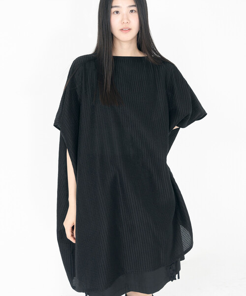 Bshop(ビショップ)の「eunoia|ボートネックポンチョ WOMEN(シャツ/ブラウス・レディース・ブラック・ONE)」の8枚目の写真