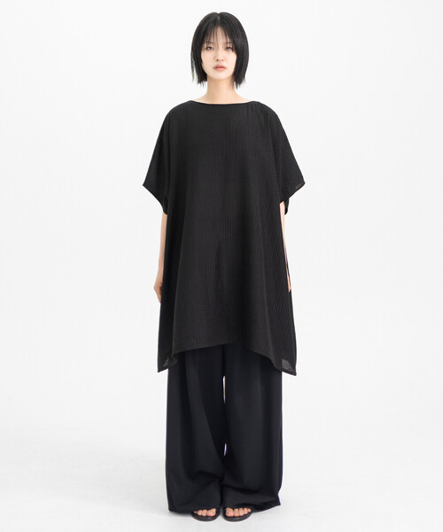 Bshop(ビショップ)の「eunoia|ボートネックポンチョ WOMEN(シャツ/ブラウス・レディース・ブラック・ONE)」の9枚目の写真