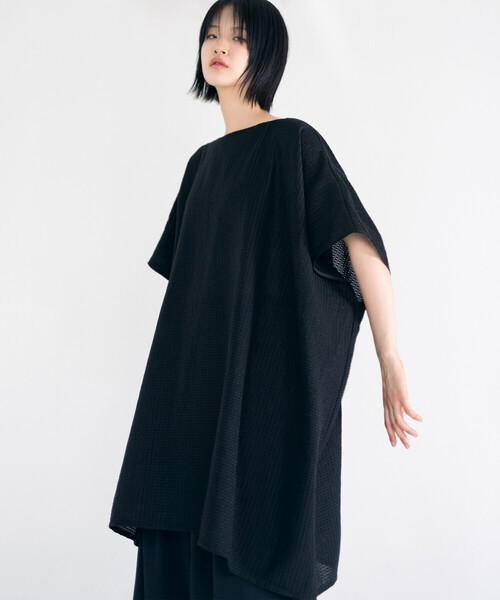 Bshop(ビショップ)の「eunoia|ボートネックポンチョ WOMEN(シャツ/ブラウス・レディース・ブラック・ONE)」の1枚目の写真