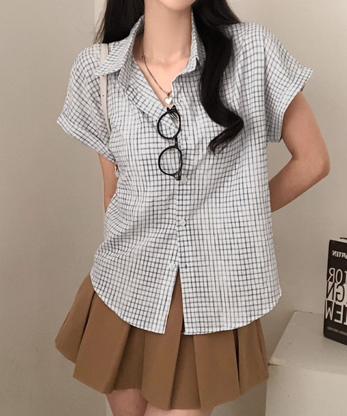 2ly2(トゥーリートゥー)の「半袖チェックシャツ(シャツ/ブラウス・レディース・ベージュ/ピンク/ブルー/ホワイト・FREE)」の2枚目の写真