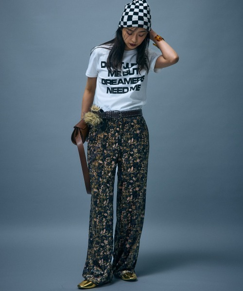 GEVS.(ジェイヴィス)の「ロゴプリントコンパクトTシャツ<大きいサイズ有>GEVS.(Tシャツ/カットソー・レディース・ブラック/オフホワイト・3L/LL/L/M/5L/4L)」の4枚目の写真