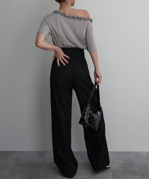 Rashik(ラシク)の「【Rashik】フリルネックワンショルTシャツ 半袖 カットソー オフショル(Tシャツ/カットソー・レディース・ホワイト/ブラック/グレー/ピンク・FREE)」の12枚目の写真