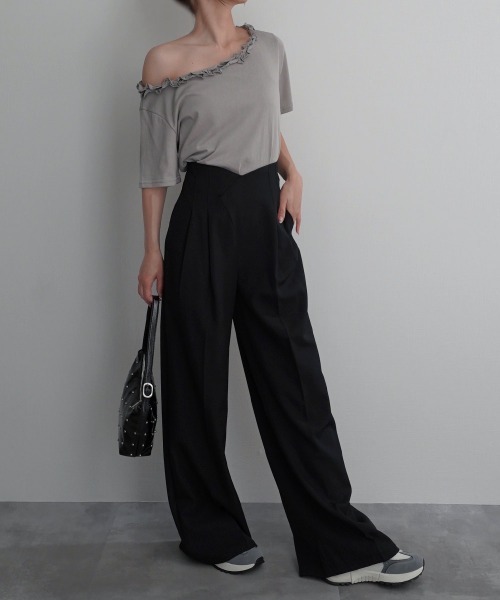Rashik(ラシク)の「【Rashik】フリルネックワンショルTシャツ 半袖 カットソー オフショル(Tシャツ/カットソー・レディース・ホワイト/ブラック/グレー/ピンク・FREE)」の11枚目の写真