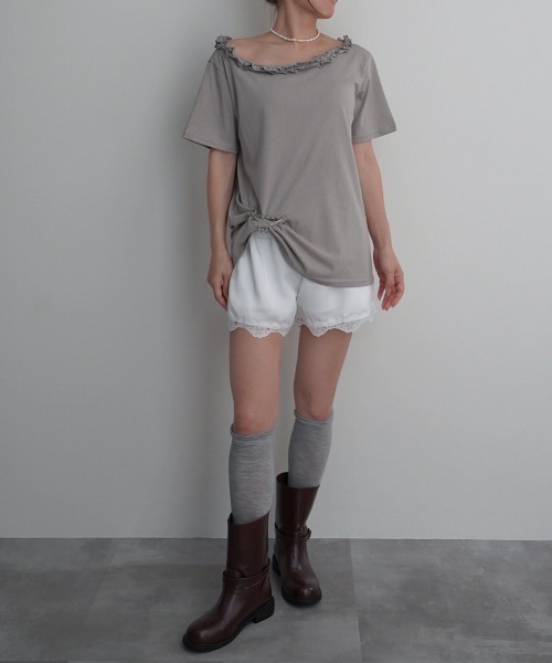 Rashik(ラシク)の「【Rashik】フリルネックワンショルTシャツ 半袖 カットソー オフショル(Tシャツ/カットソー・レディース・ホワイト/ブラック/グレー/ピンク・FREE)」の13枚目の写真