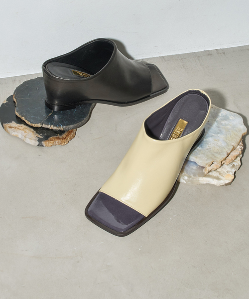 GRISE（グリーズ）の「《/WEB+一部店舗限定》GRISE6cmレザーハイバンプウェッジミュールサンダル（サンダル・レディース・ブラック/ベージュ・X-LARGE/SMALL/MEDIUM/LARGE）」の3枚目の写真