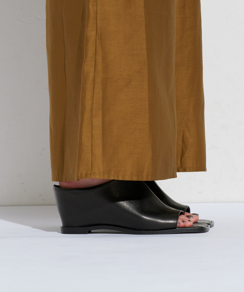 GRISE（グリーズ）の「《/WEB+一部店舗限定》GRISE6cmレザーハイバンプウェッジミュールサンダル（サンダル・レディース・ブラック/ベージュ・X-LARGE/SMALL/MEDIUM/LARGE）」の8枚目の写真