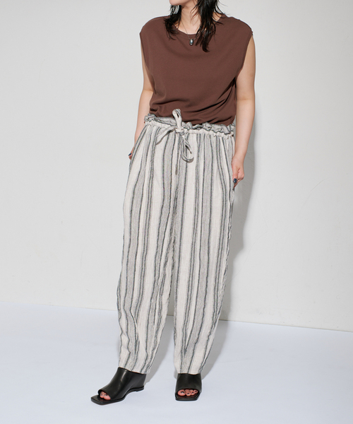 GRISE（グリーズ）の「《/WEB+一部店舗限定》GRISE6cmレザーハイバンプウェッジミュールサンダル（サンダル・レディース・ブラック/ベージュ・X-LARGE/SMALL/MEDIUM/LARGE）」の10枚目の写真