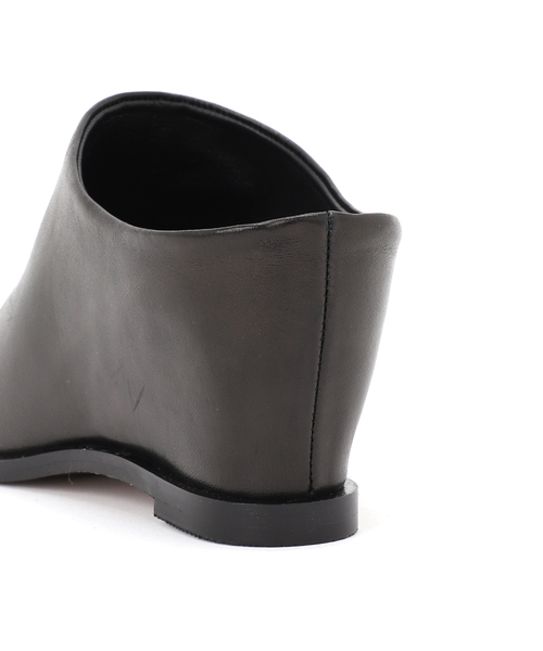 GRISE（グリーズ）の「《/WEB+一部店舗限定》GRISE6cmレザーハイバンプウェッジミュールサンダル（サンダル・レディース・ブラック/ベージュ・X-LARGE/SMALL/MEDIUM/LARGE）」の20枚目の写真
