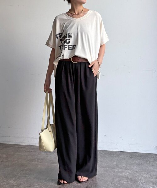 DouDou（ドゥドゥ）の「【WEB限定】2WAYポンチョロゴTEE（Tシャツ/カットソー・レディース・チャコールグレー/ダークブラウン/オフホワイト・FREE）」の5枚目の写真