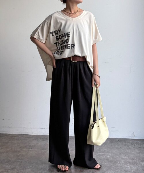 DouDou（ドゥドゥ）の「【WEB限定】2WAYポンチョロゴTEE（Tシャツ/カットソー・レディース・チャコールグレー/ダークブラウン/オフホワイト・FREE）」の7枚目の写真