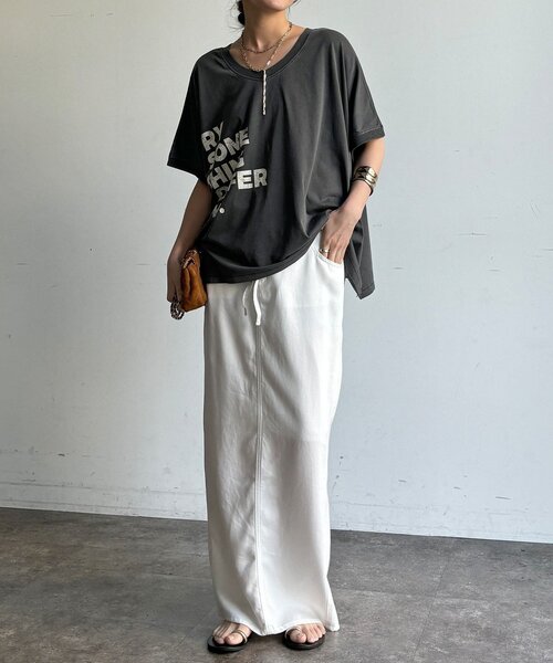 DouDou（ドゥドゥ）の「【WEB限定】2WAYポンチョロゴTEE（Tシャツ/カットソー・レディース・チャコールグレー/ダークブラウン/オフホワイト・FREE）」の17枚目の写真