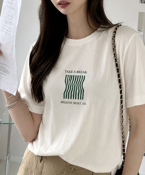 sowme.(ソウミー)の「ラフに着回せる◎【ウェーブロゴ プリント ベーシック Tシャツ】(Tシャツ/カットソー・レディース・ホワイト系その他/ホワイト・LARGE/MEDIUM/SMALL)」の1枚目の写真