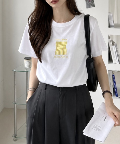 sowme.(ソウミー)の「ラフに着回せる◎【ウェーブロゴ プリント ベーシック Tシャツ】(Tシャツ/カットソー・レディース・ホワイト系その他/ホワイト・LARGE/MEDIUM/SMALL)」の2枚目の写真