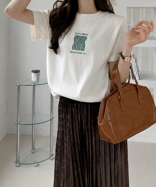 sowme.(ソウミー)の「ラフに着回せる◎【ウェーブロゴ プリント ベーシック Tシャツ】(Tシャツ/カットソー・レディース・ホワイト系その他/ホワイト・LARGE/MEDIUM/SMALL)」の6枚目の写真