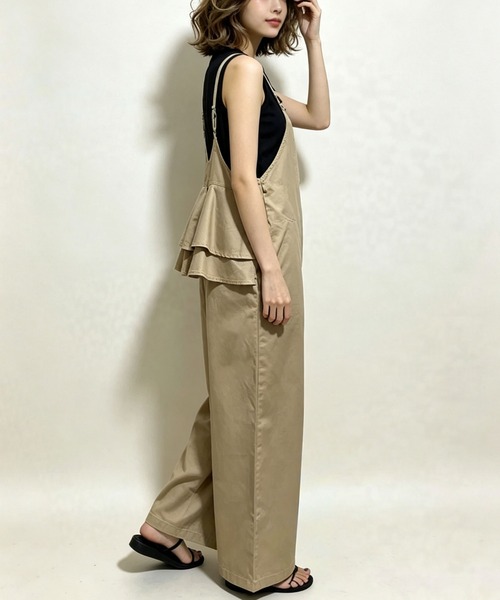 gossip！ロサンゼルス（ゴシップロサンゼルス）の「【3色展開サイズあり】バック2段フリルアクセント調整紐サロペットワイドパンツ（サロペット/オーバーオール・レディース・ベージュ/カーキ/ネイビー・M/L）」の5枚目の写真