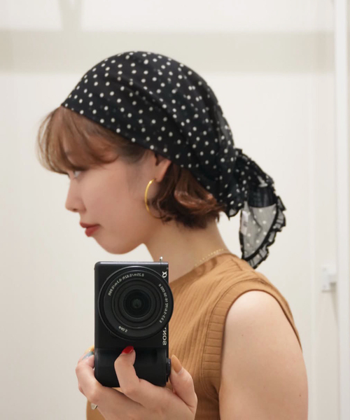 IENA LA BOUCLE(イエナラブークル)の「IENA LA BOUCLE シアードットバブーシュカ(バンダナ/スカーフ・レディース・ホワイト系その他/ブラック系その他・FREE)」の4枚目の写真