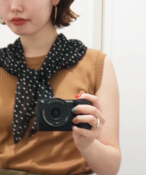 IENA LA BOUCLE(イエナラブークル)の「IENA LA BOUCLE シアードットバブーシュカ(バンダナ/スカーフ・レディース・ホワイト系その他/ブラック系その他・FREE)」の5枚目の写真