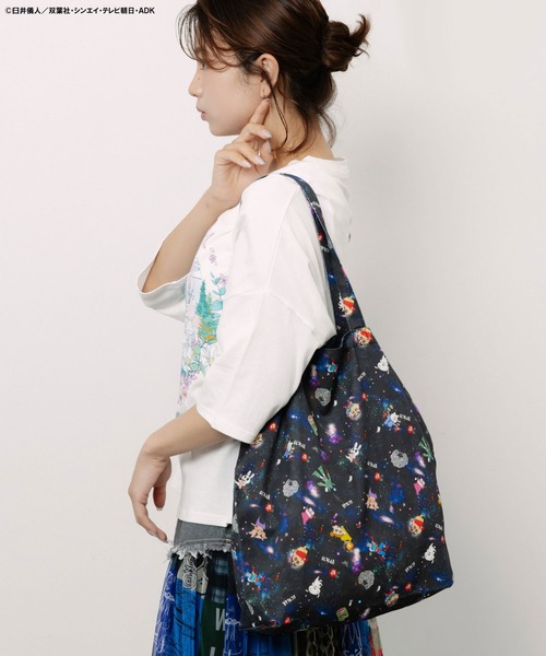 ScoLar（スカラー）の「462023：クレヨンしんちゃん×ScoLar 花宇宙の総柄バッグ（ショルダーバッグ・レディース・ブルー/ブラック・FREE）」の5枚目の写真