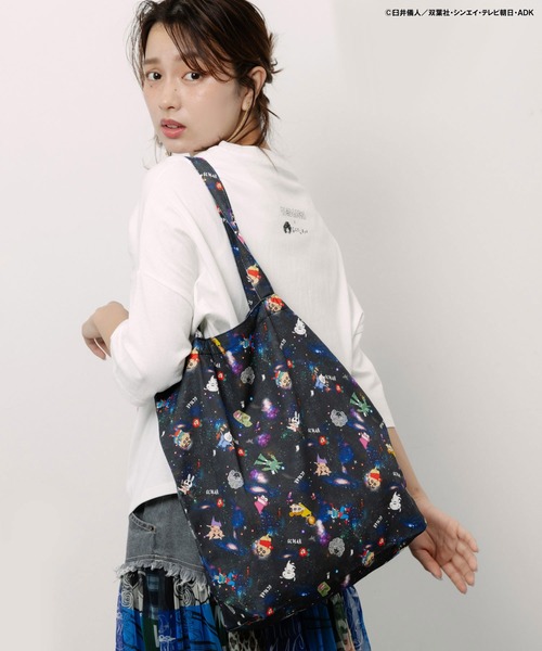 ScoLar（スカラー）の「462023：クレヨンしんちゃん×ScoLar 花宇宙の総柄バッグ（ショルダーバッグ・レディース・ブルー/ブラック・FREE）」の6枚目の写真
