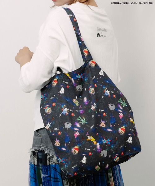 ScoLar（スカラー）の「462023：クレヨンしんちゃん×ScoLar 花宇宙の総柄バッグ（ショルダーバッグ・レディース・ブルー/ブラック・FREE）」の7枚目の写真