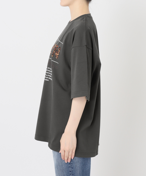 Spick & Span(スピックアンドスパン)の「《新色 / 追加》ロゴオーバーTシャツ(Tシャツ/カットソー・レディース・ブラウン/チャコールグレー・FREE)」の3枚目の写真