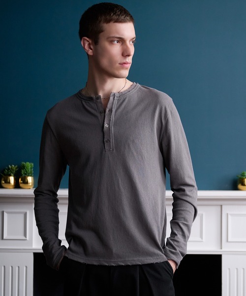 Regen Glanz(レーゲングランツ)の「Frayed Henley Long Sleeve Tee /フレイドヘンリーロングスリーブT(Tシャツ/カットソー・メンズ・チャコールグレー/ベージュ・SMALL/MEDIUM/LARGE)」の7枚目の写真