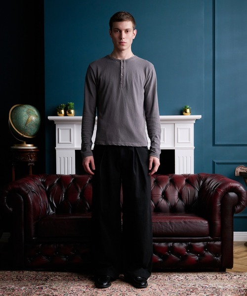 Regen Glanz(レーゲングランツ)の「Frayed Henley Long Sleeve Tee /フレイドヘンリーロングスリーブT(Tシャツ/カットソー・メンズ・チャコールグレー/ベージュ・SMALL/MEDIUM/LARGE)」の10枚目の写真
