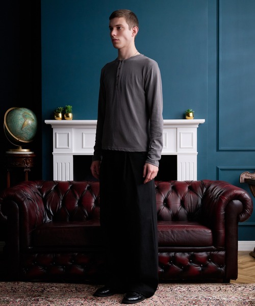 Regen Glanz(レーゲングランツ)の「Frayed Henley Long Sleeve Tee /フレイドヘンリーロングスリーブT(Tシャツ/カットソー・メンズ・チャコールグレー/ベージュ・SMALL/MEDIUM/LARGE)」の11枚目の写真