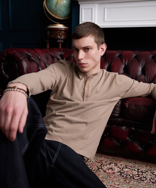 Regen Glanz(レーゲングランツ)の「Frayed Henley Long Sleeve Tee /フレイドヘンリーロングスリーブT(Tシャツ/カットソー・メンズ・チャコールグレー/ベージュ・SMALL/MEDIUM/LARGE)」の20枚目の写真
