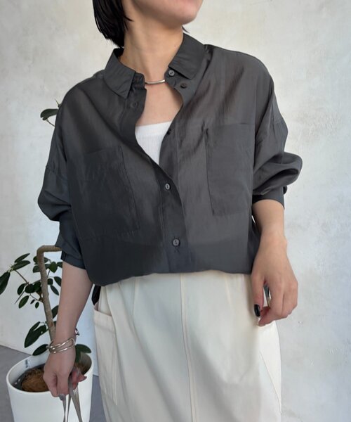 Jena espace merveilleux(ジェナ エスパスメルヴェイユ)の「シアーシャツ(シャツ/ブラウス・レディース・オレンジ/チャコールグレー/ベージュ・FREE)」の2枚目の写真