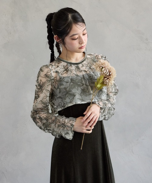AIMER(エメ)の「フラワー刺繍ブラウス×ベロアキャミソールワンピース 2点セットパーティードレス(ドレス・レディース・ブラック/ブラウン/グリーン・LARGE/MEDIUM/SMALL)」の9枚目の写真