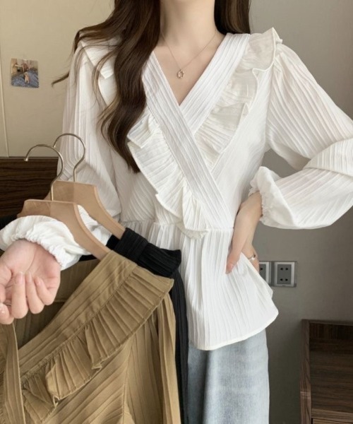 Beststore(ベストストア)の「プリーツフリル カシュクールブラウス レディース 長袖 ペプラムトップス 細見え ウエスト切り替え 上品 大人可愛い(シャツ/ブラウス・レディース・ブラック/ホワイト/カーキ・FREE)」の4枚目の写真