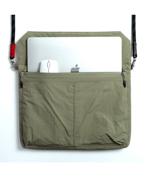 Topologie（トポロジー）の「Utility Musette Messenger（ユーティリティ ミュゼット メッセンジャー）（ショルダーバッグ・レディース・モスグリーン系・ONE SIZE）」の4枚目の写真
